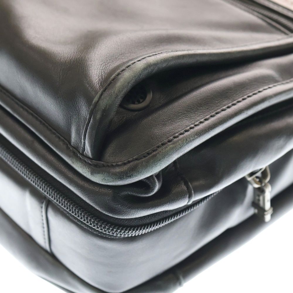 TUMI (トゥミ) ロゴプレート付き オールレザー エクスペンダブル