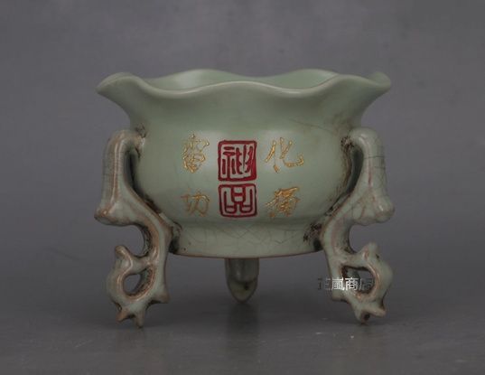 宋 汝窯 青釉 暗刻 宋徽宗款 御題 葉形三足香炉 古支釘磁器 古民芸