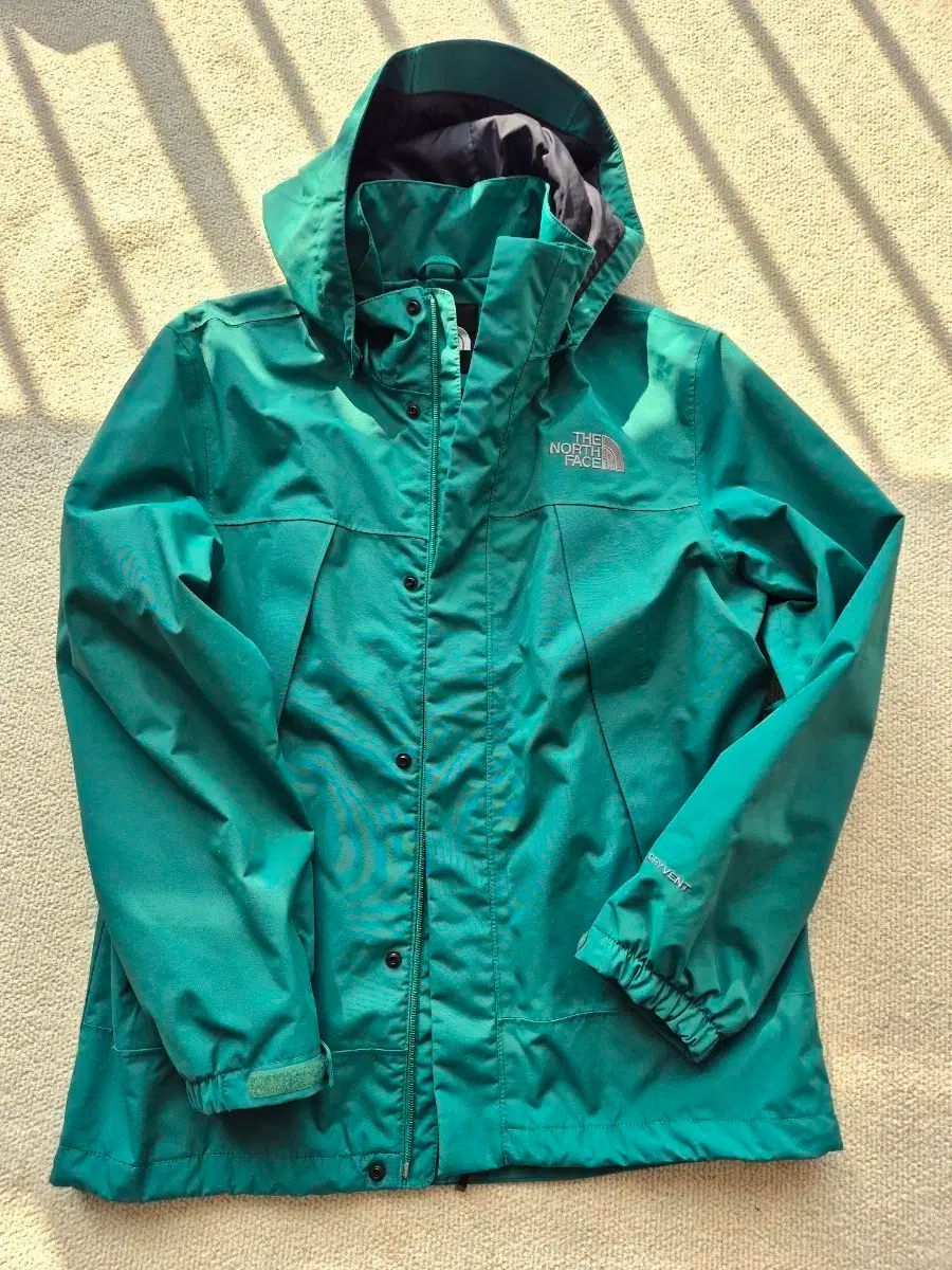 ノースフェイス ドライイベント ウィンドブレーカー