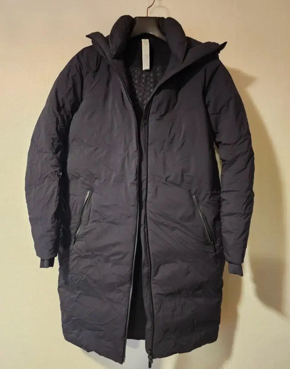 Lululemon ブラック ダウンジャケットフード付き サイズ8 ルルレモン
