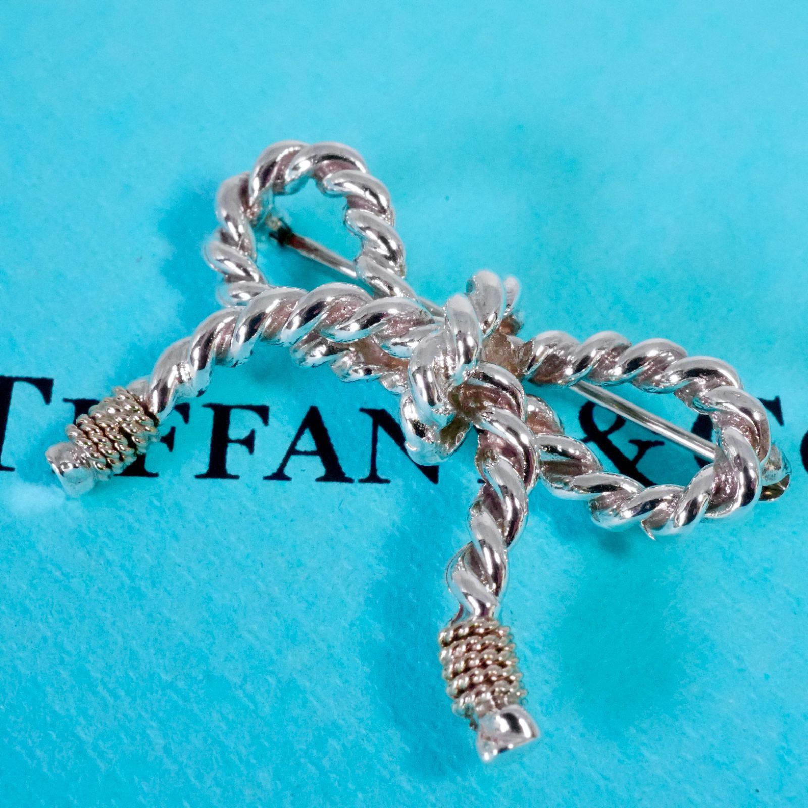 2点セット ティファニー トリプルリボンペンダントとツイストリボンブローチ Tiffany & co.2点組トリプルリボンペンダントとツイストリボンブローチ