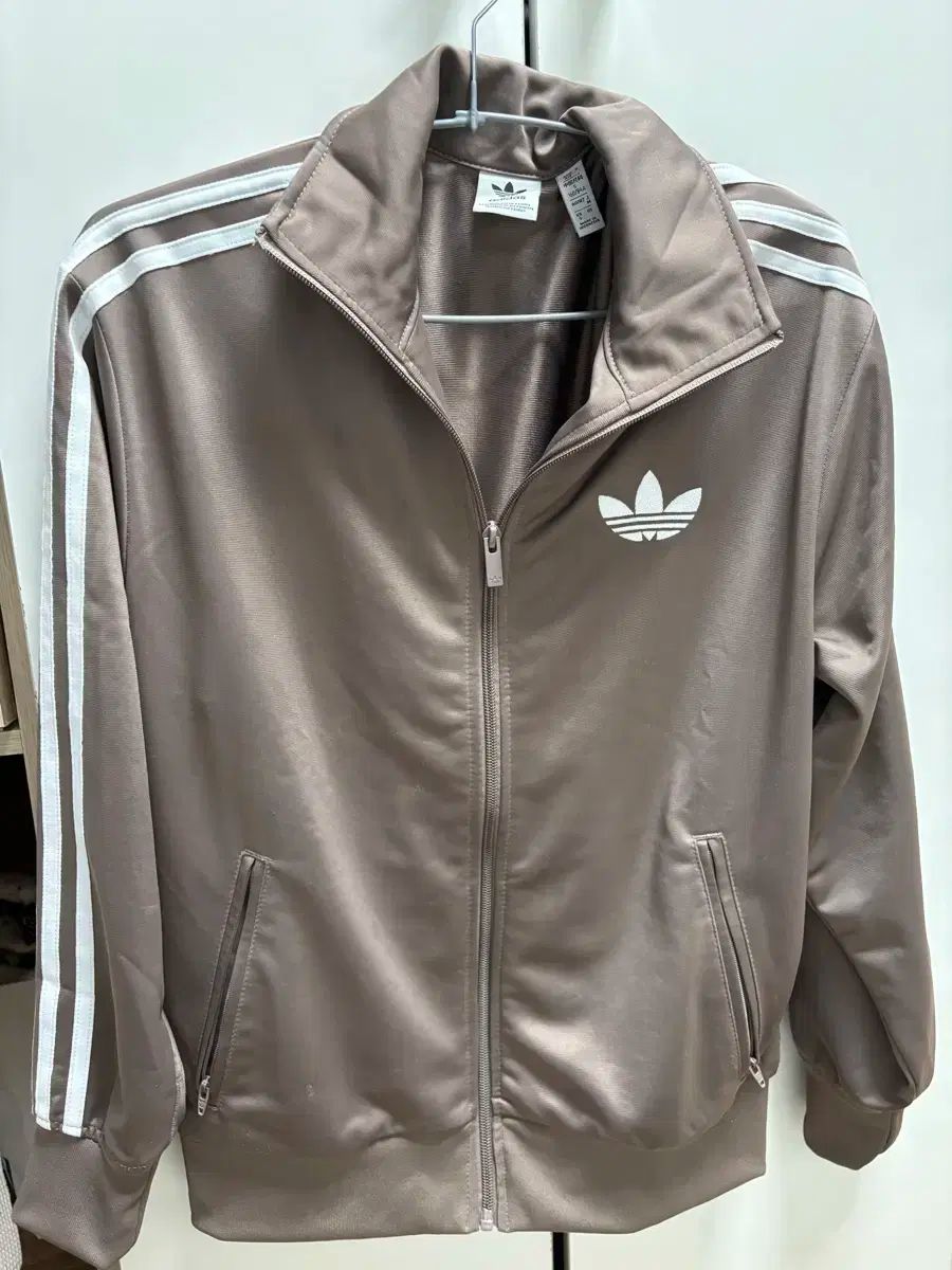 adidas アディダス ジャージ スポーツブラ ブラウン S ヴィンテージx色 ですㅠㅠ 一回着用