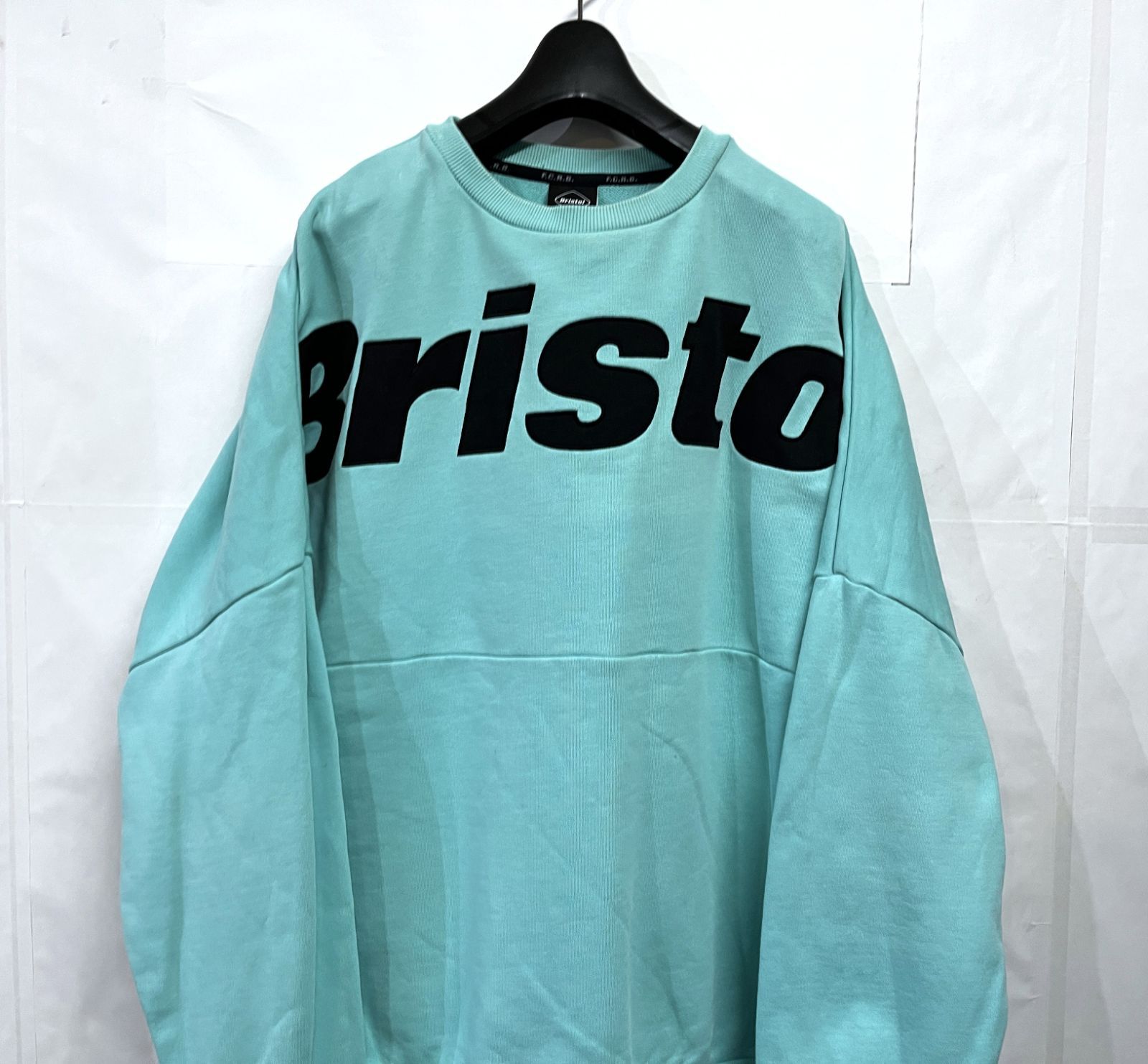 FCRB F.C.Real Bristol｜エフシーレアルブリストル BIG LOGO CREWNECK