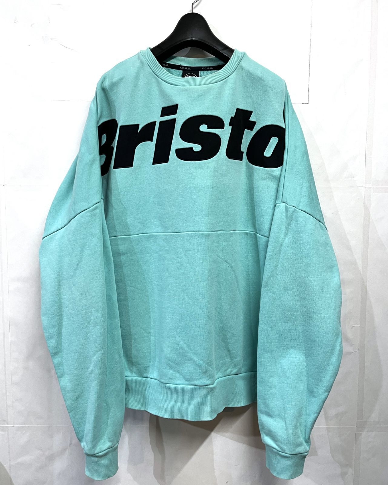 FCRB F.C.Real Bristol｜エフシーレアルブリストル BIG LOGO CREWNECK
