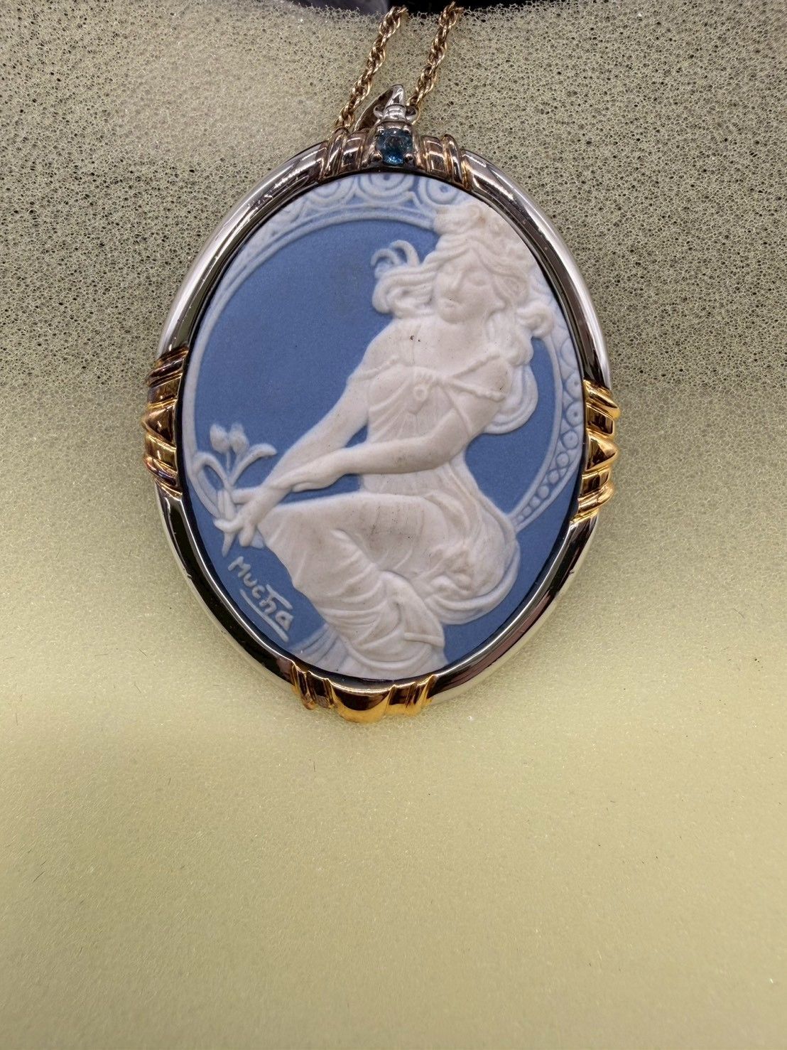 IEI MUCHA ミュシャ 「四芸術」 カメオ 宝飾ペンダント 天然石付き