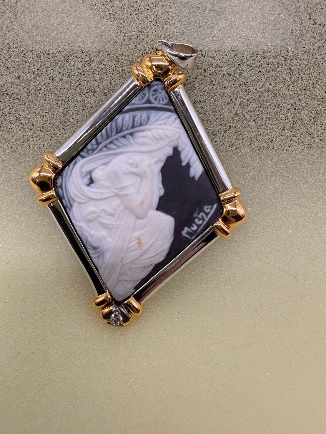 IEI MUCHA ミュシャ 「四芸術」 カメオ 宝飾ペンダント 天然石付き