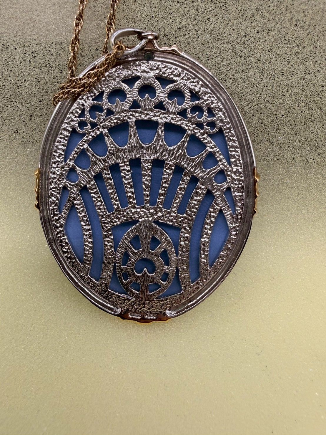 IEI MUCHA ミュシャ 「四芸術」 カメオ 宝飾ペンダント 天然石付き