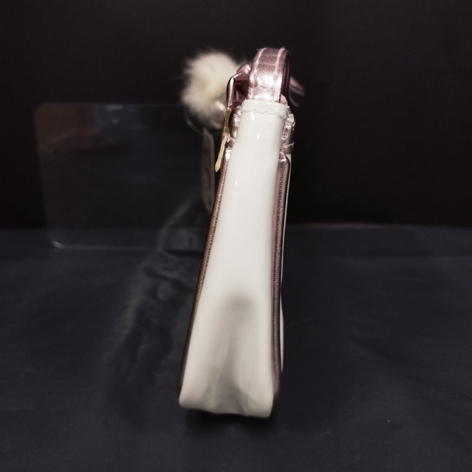 D9065】チャーミーキティ エナメル ミニバッグ - メルカリ