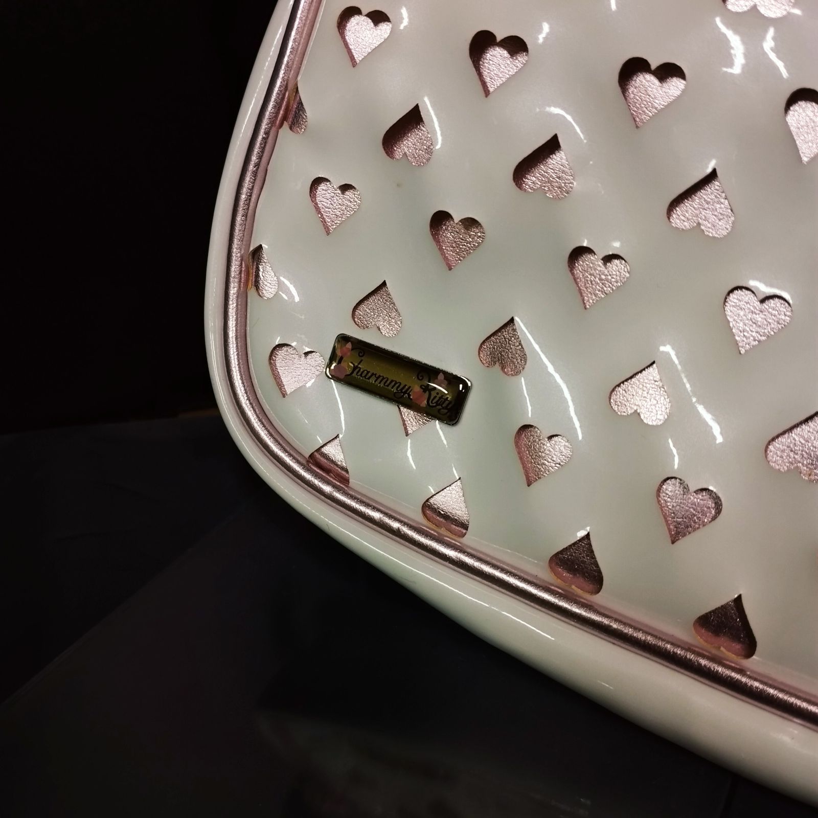 D9065】チャーミーキティ エナメル ミニバッグ - メルカリ