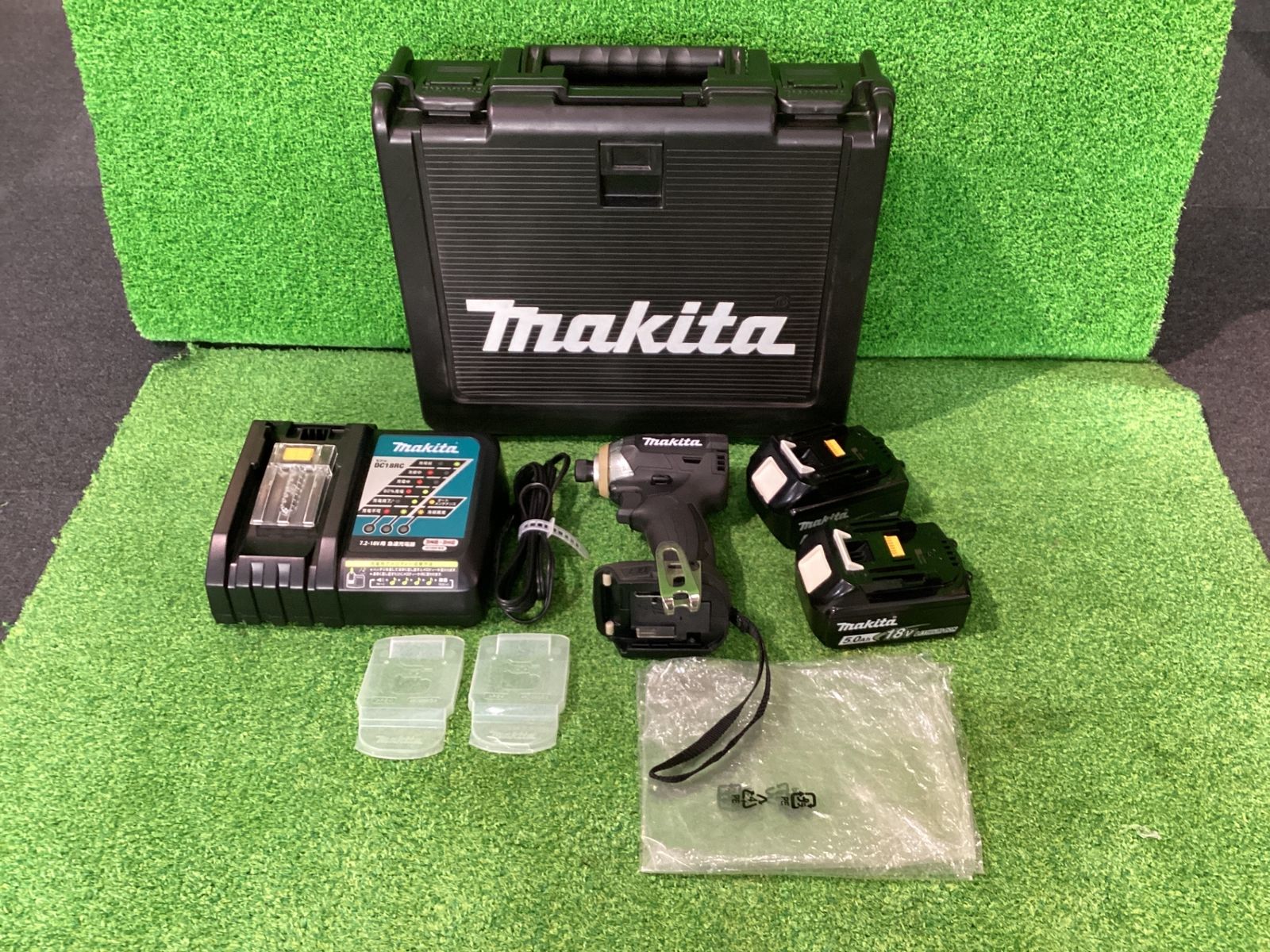 マキタ インパクトドライバ バッテリ 充電器 ケース付 バッテリ充電回数7回 8回 サ 132