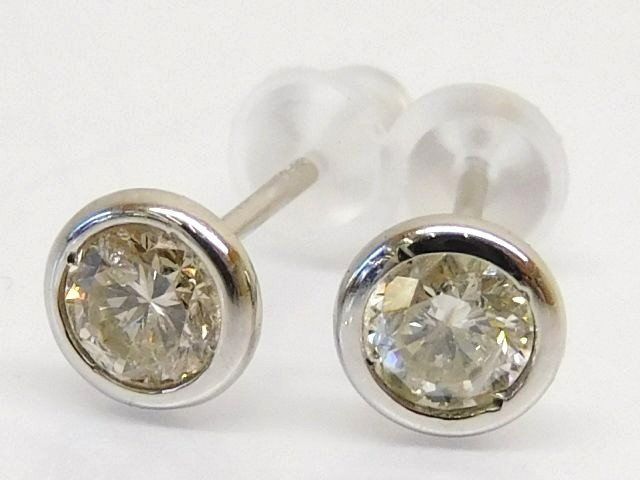 美品 Pt900 ダイヤ 0.15ct×2 合計0.3ct ピアス □ プラチナ 0.6g