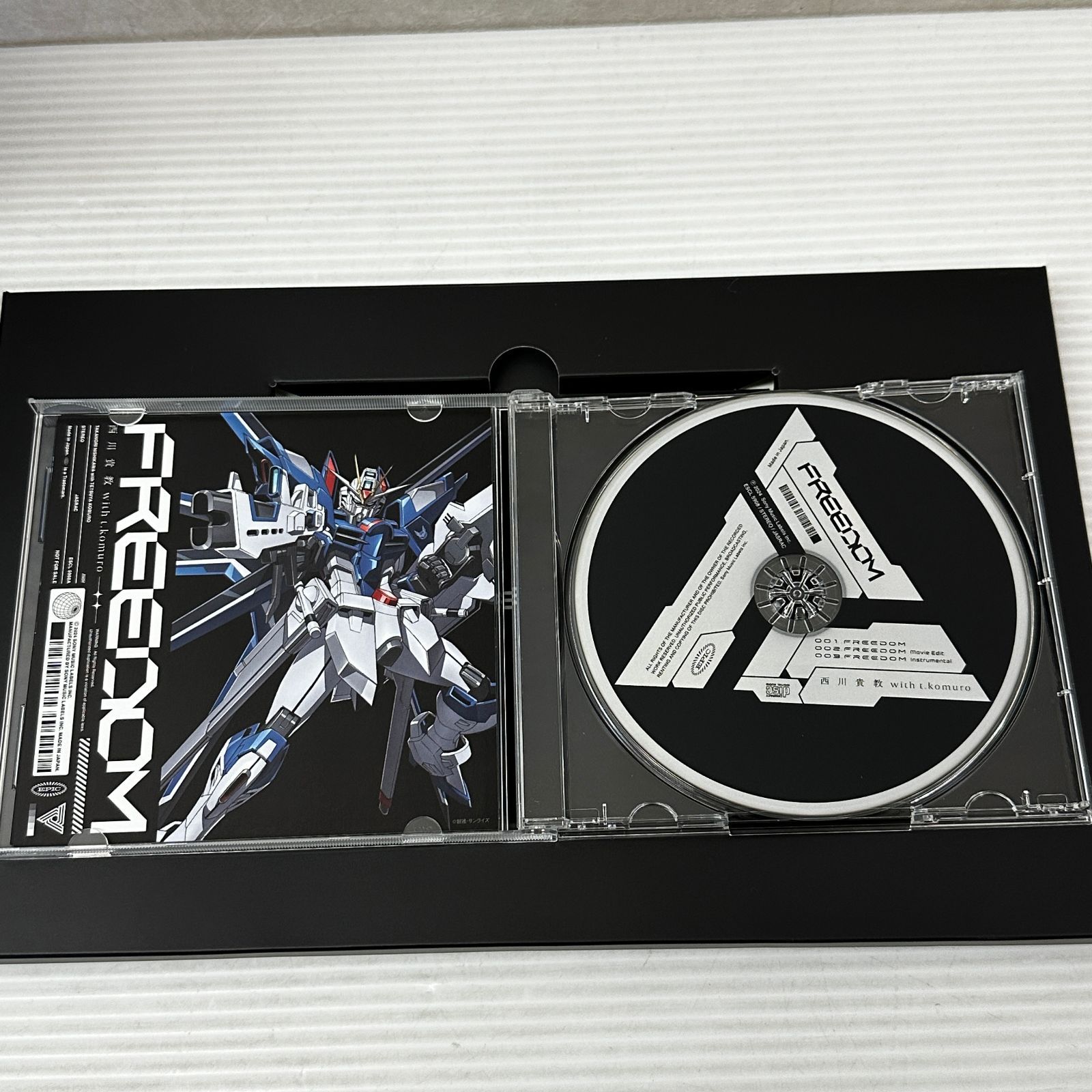 CD] 西川貴教 with t.komuro『FREEDOM』 完全生産限定盤 ガンプラ付き
