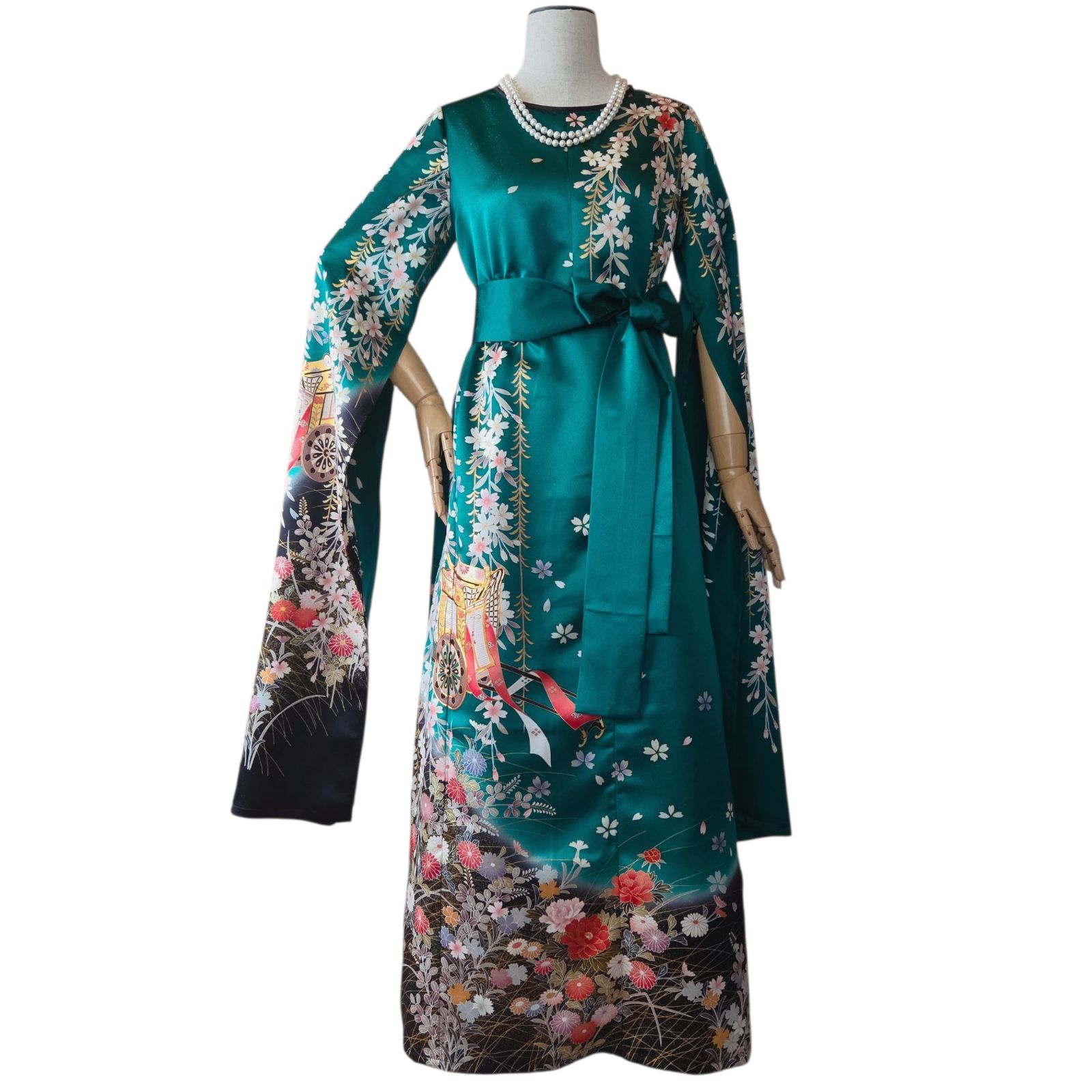 ❦Kaena❦ 着物リメイク ロング マキシ丈 ワンピース ロングスリット袖 振袖 ベルト紐付き 後ろ開きボタン 花柄 桜 総柄 御所車草花文 金彩 暈し染め 駒刺繍 美シルエット エメラルドグリーン 結婚式 パーティー オケージョン 演奏会 ステージ衣装