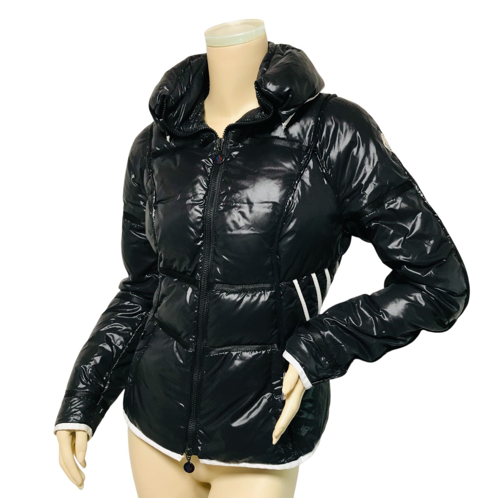 モンクレール ナイロンコート ARSAN ワッペン フード ダブルジップ 黒 モンクレール ナイロンコート ARSAN ワッペン フード ダブルジップ 黒