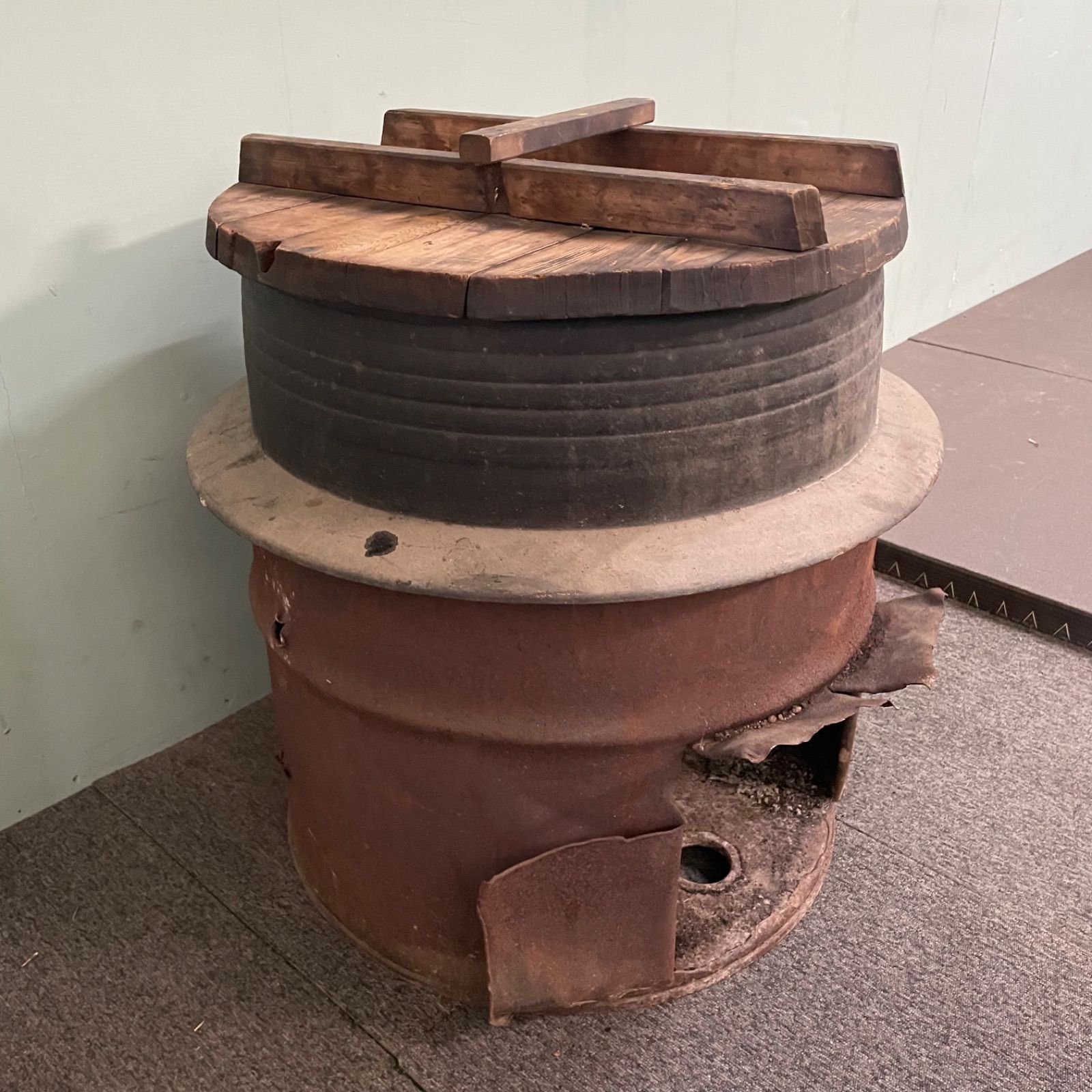 ♭ 竈付き 両手鍋 釜戸 かまど 釜 昭和レトロ 古民家 古民具 キャンプ アルミ製 炊き出し a