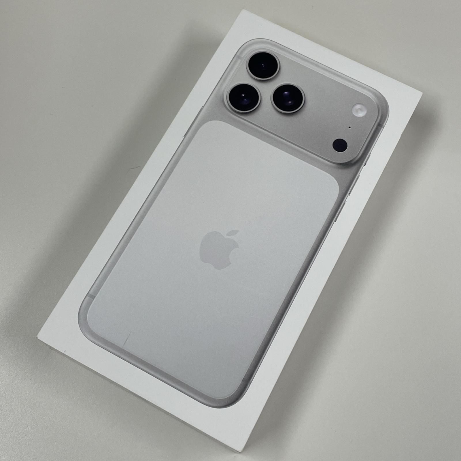 SIMフリー iPhone 17 Pro Max 256GB シルバー - メルカリ
