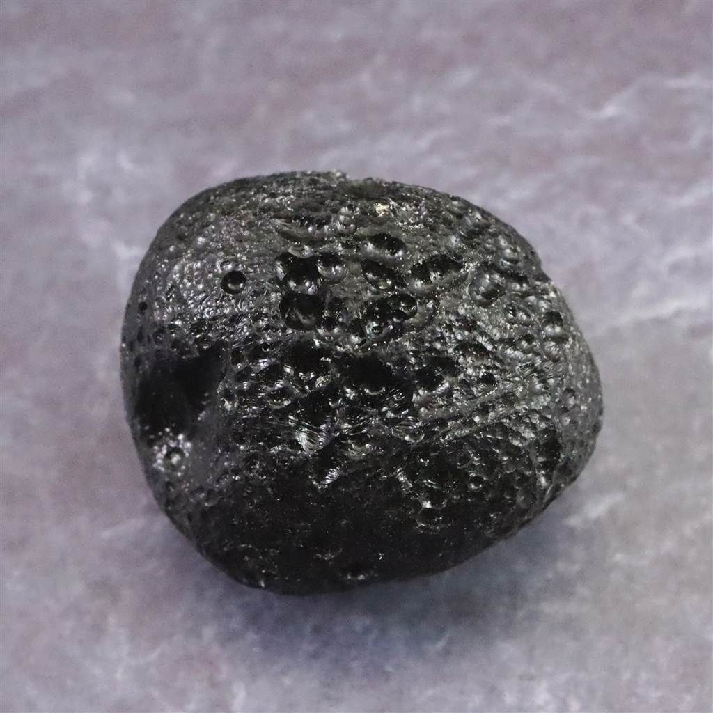 チベタンテクタイト 28mm 原石 20 0g 榎本通商75855