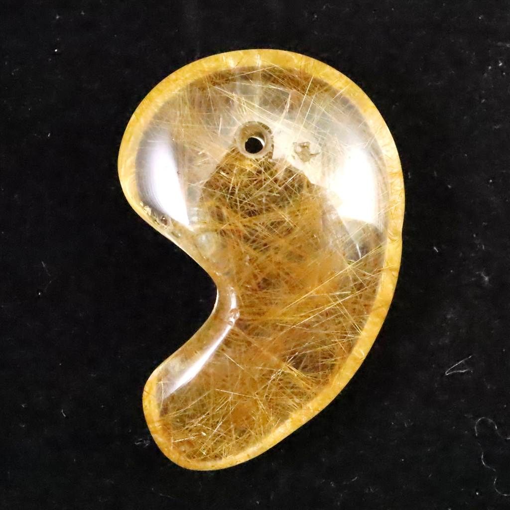 ヒマラヤ マニハール産 ゴールドルチル入り 水晶 34mm勾玉 10.7g
