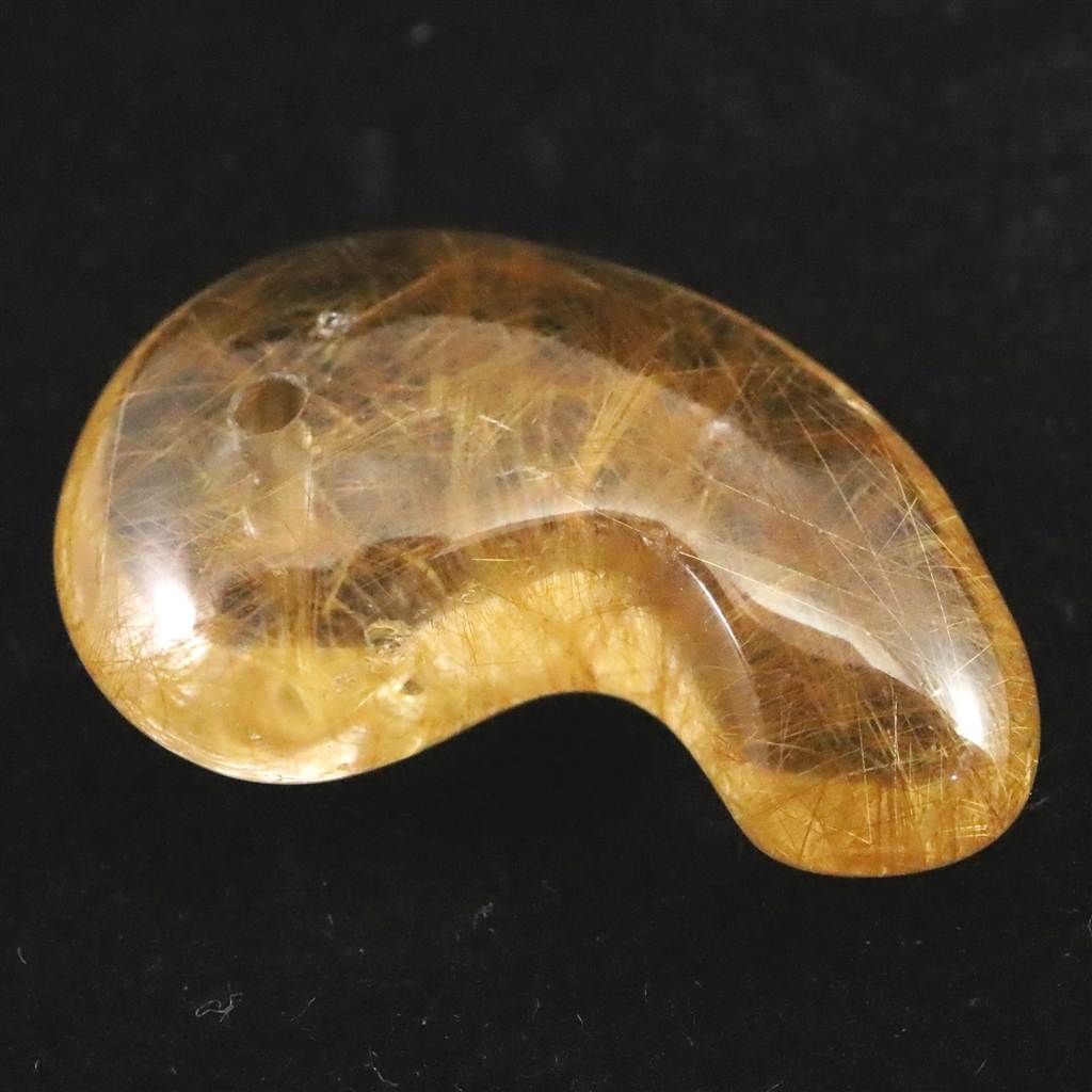 ヒマラヤ マニハール産 ゴールドルチル入り 水晶 34mm勾玉 10.7g
