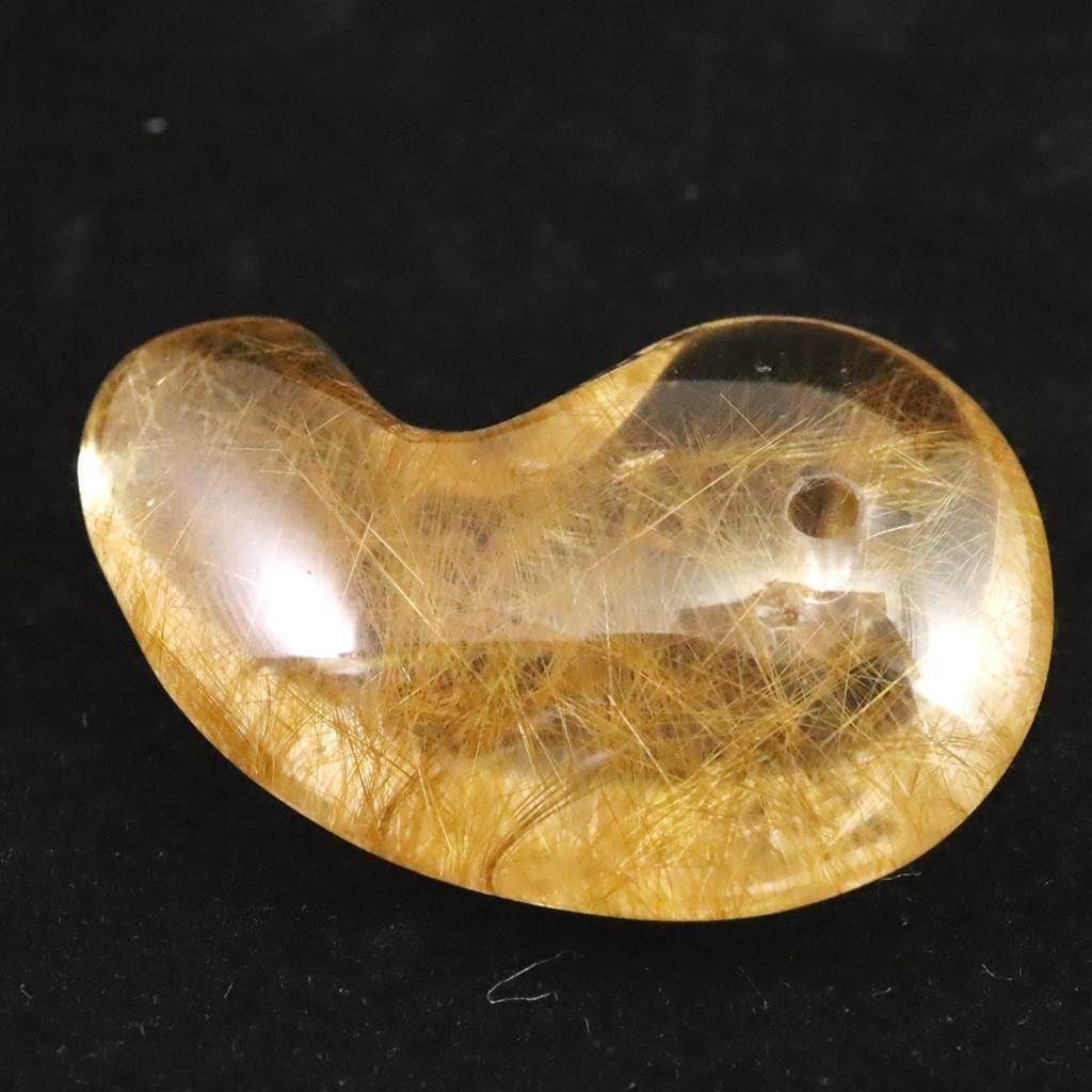 ヒマラヤ マニハール産 ゴールドルチル入り 水晶 34mm勾玉 10.7g