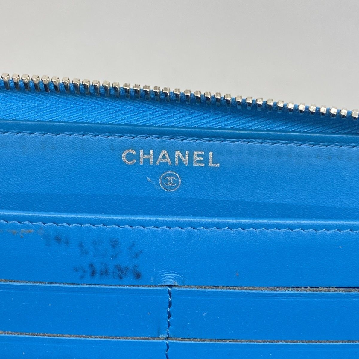 CHANEL 長財布 ブルー レザー シャネル(Chanel) シャネル 長財布 パテントレザー ターコイズブルー
