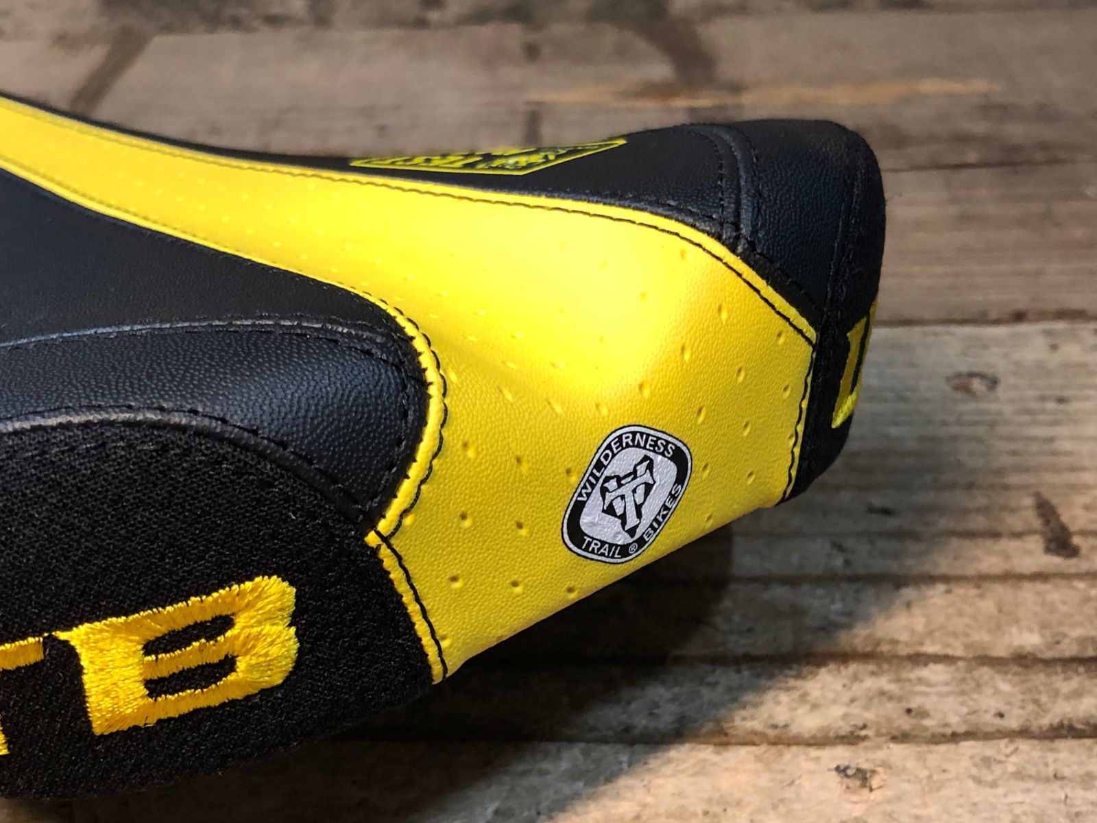 JP183 WTB PURE サドル 黒 黄 148mm TEST - メルカリ