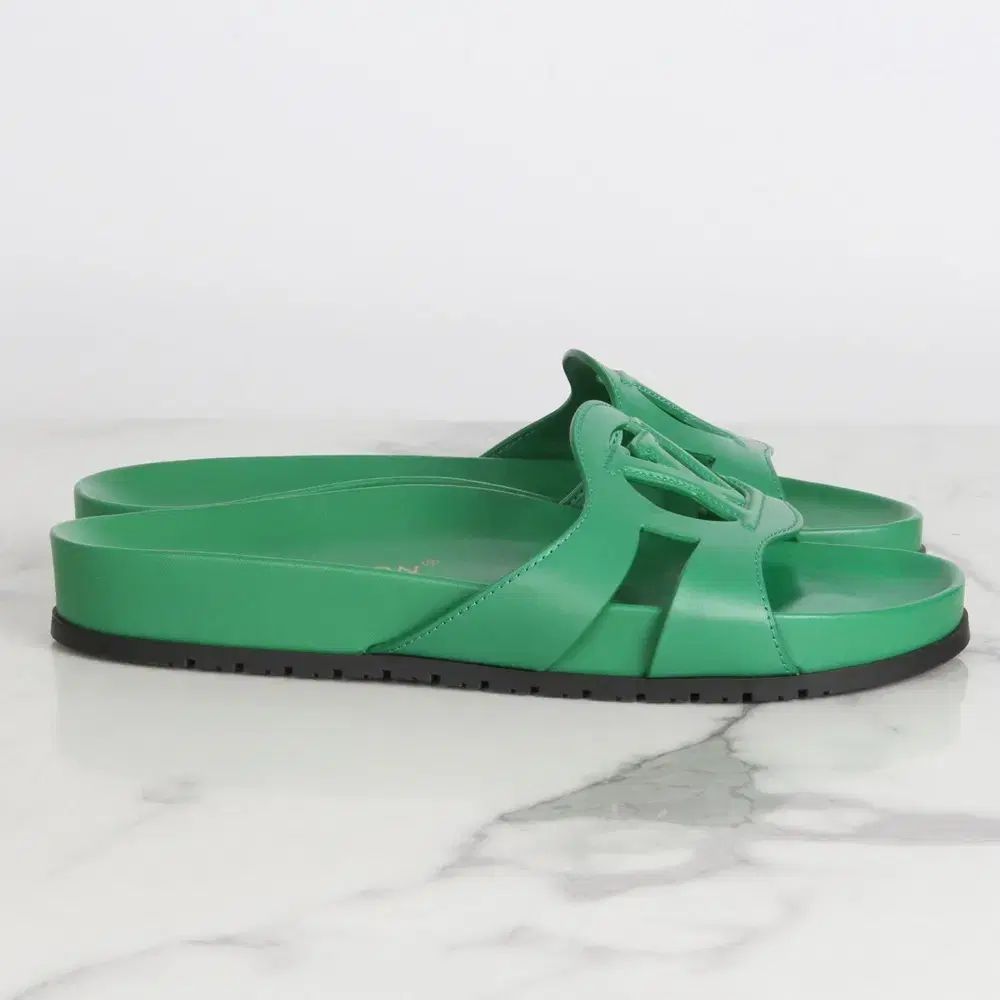 ルイヴィトン　リバイバルサンダル　39 グリーン ルイヴィトン LV イソルラ フラット ミュール グリーン 39 (260