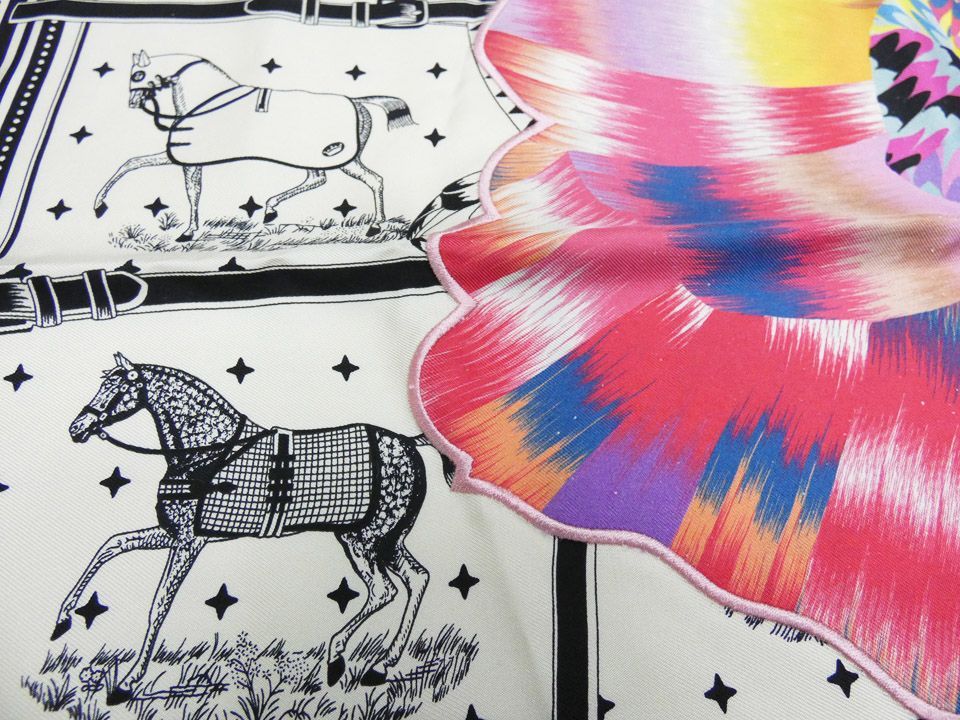 中古A】エルメス HERMES シルクバンダナ55/カレ55 バンダナ・フルリ