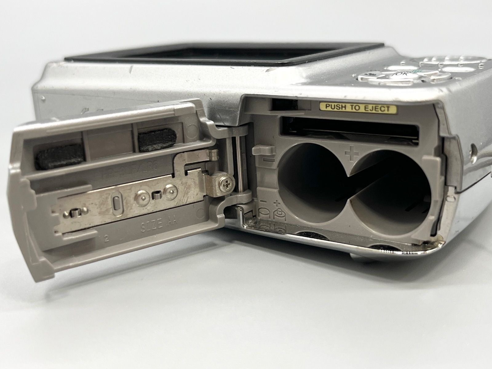 FUJIFILM FinePix A610 「単三電池で稼働」 - メルカリ