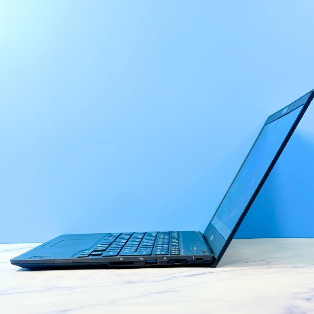 超薄型軽量☆Bタイプ｜メモリ8GB・SSDで快速・指紋認証・Windows11