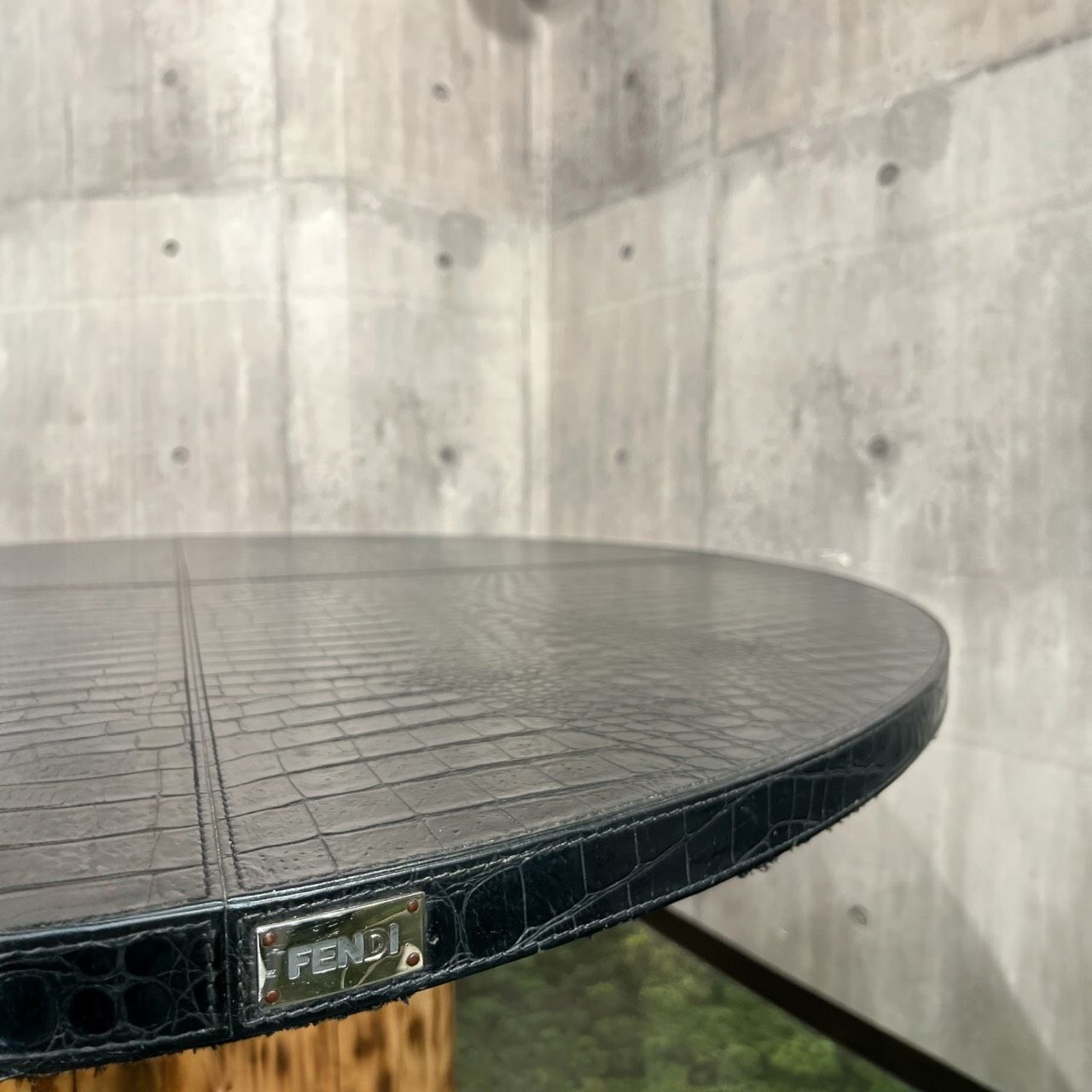 送料無料※ フェンディカーサ FENDI CASA クロコ型押し 牛革 檜脚