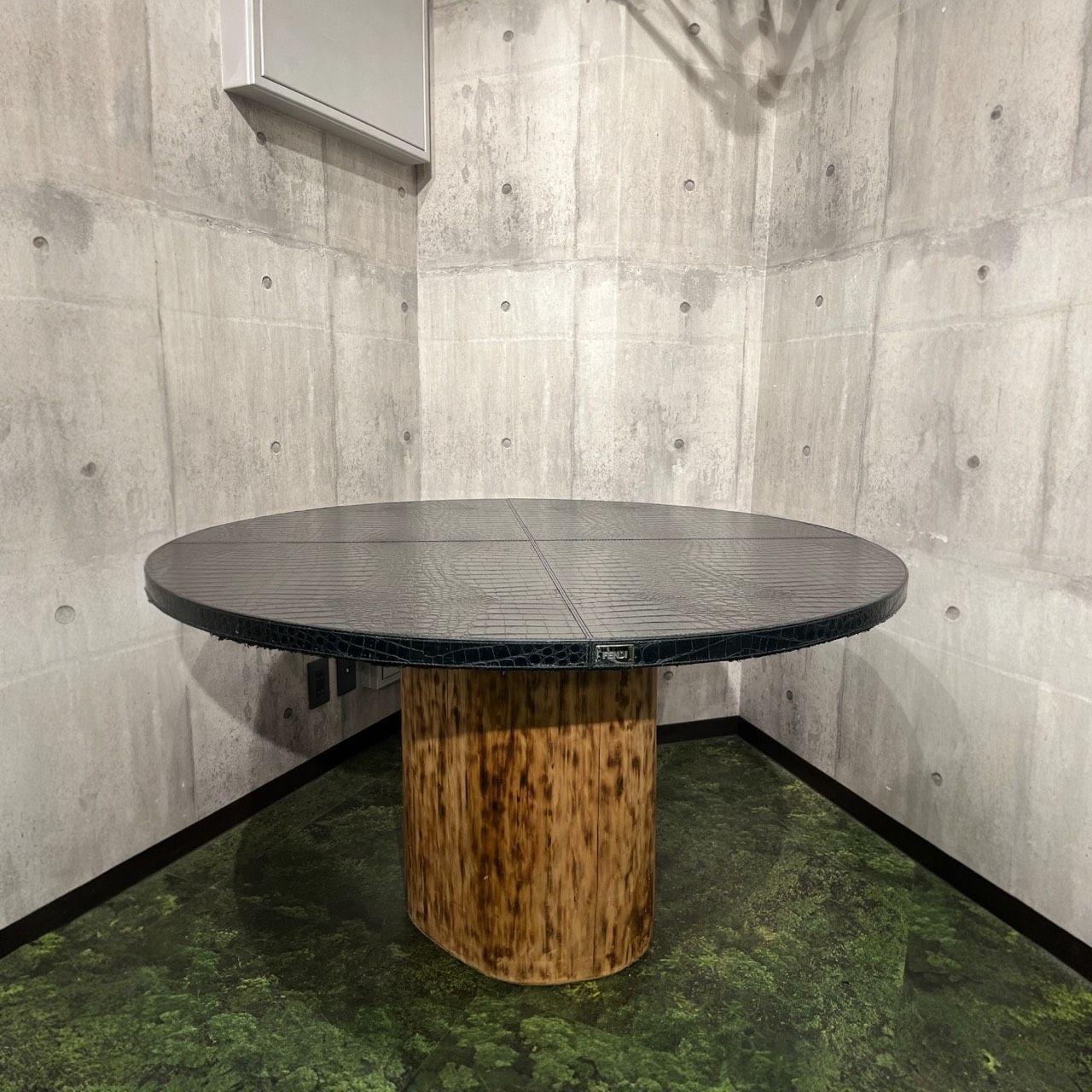 FENDI カーサ テーブル 牛革 イグアナの型押し