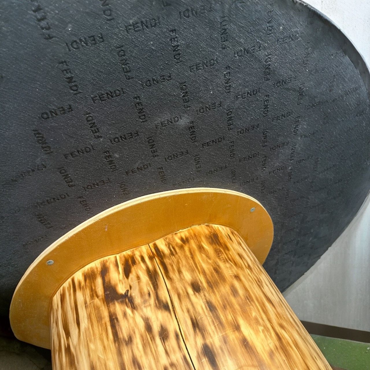 送料無料※ フェンディカーサ FENDI CASA クロコ型押し 牛革 檜脚