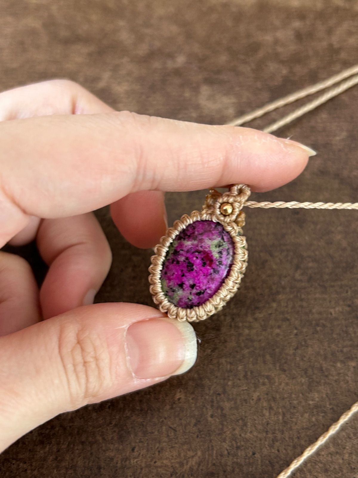 ルビーインゾイサイト マクラメ ネックレス ペンダント - メルカリ