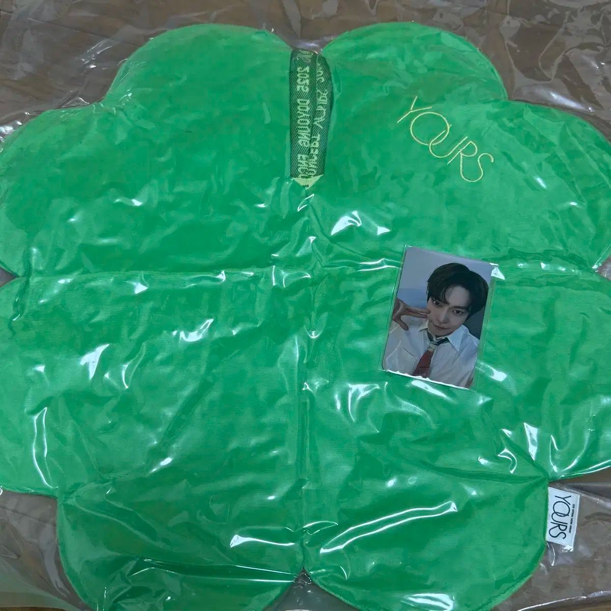 ドヨン YOURS ブランケット + ファーストコンサート トレカ (全て未