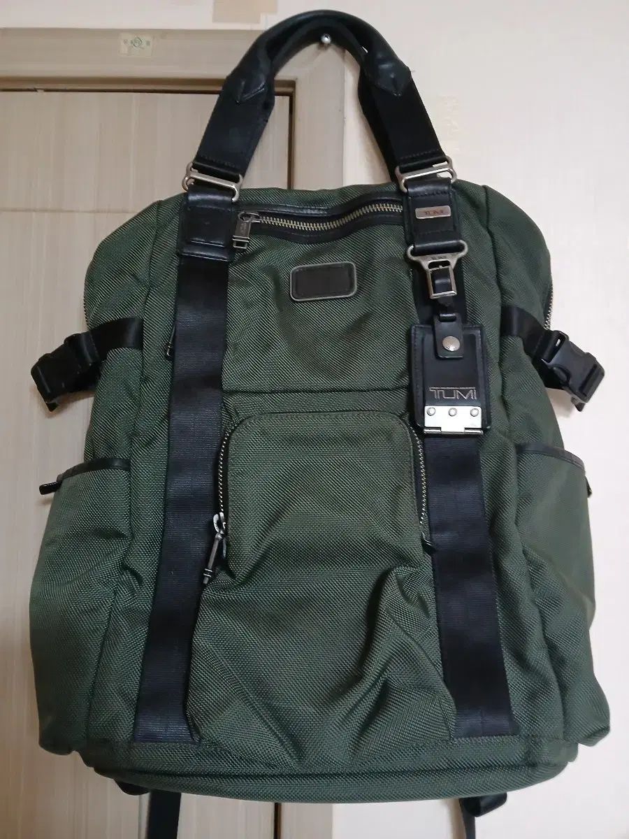 TUMI トゥミ オリーブ色 バックパック - メルカリ
