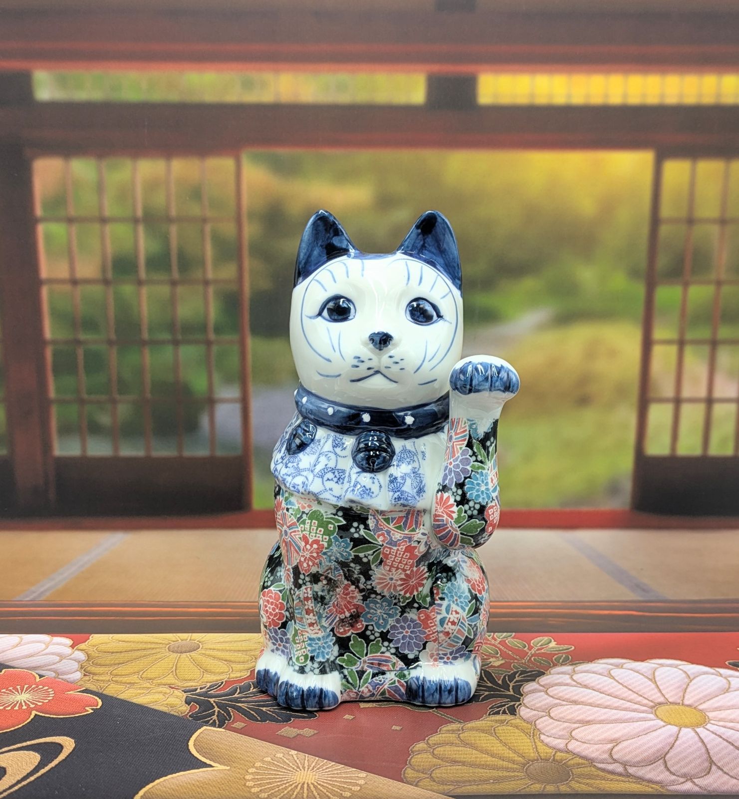友禅磁器 招き猫 左手上げ 瀬戸焼 縁起物 金運 陶器製 置物 - メルカリ