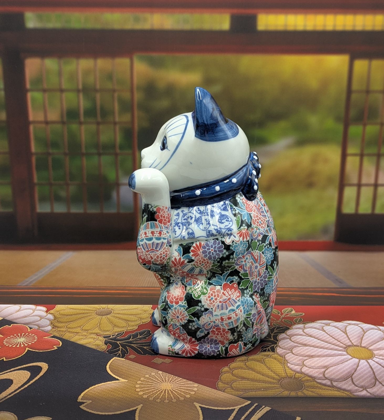 友禅磁器 招き猫 左手上げ 瀬戸焼 縁起物 金運 陶器製 置物 - メルカリ