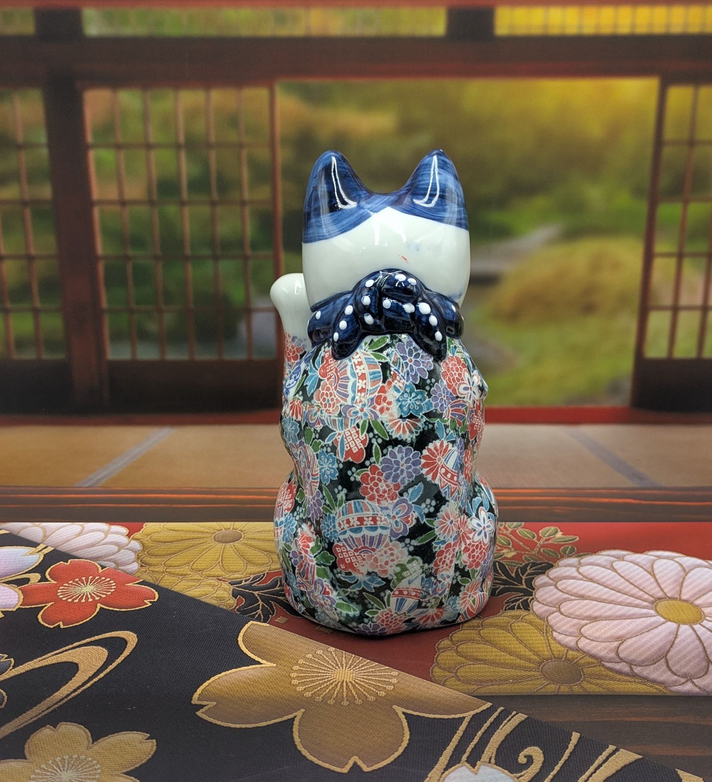 友禅磁器 招き猫 左手上げ 瀬戸焼 縁起物 金運 陶器製 置物 - メルカリ