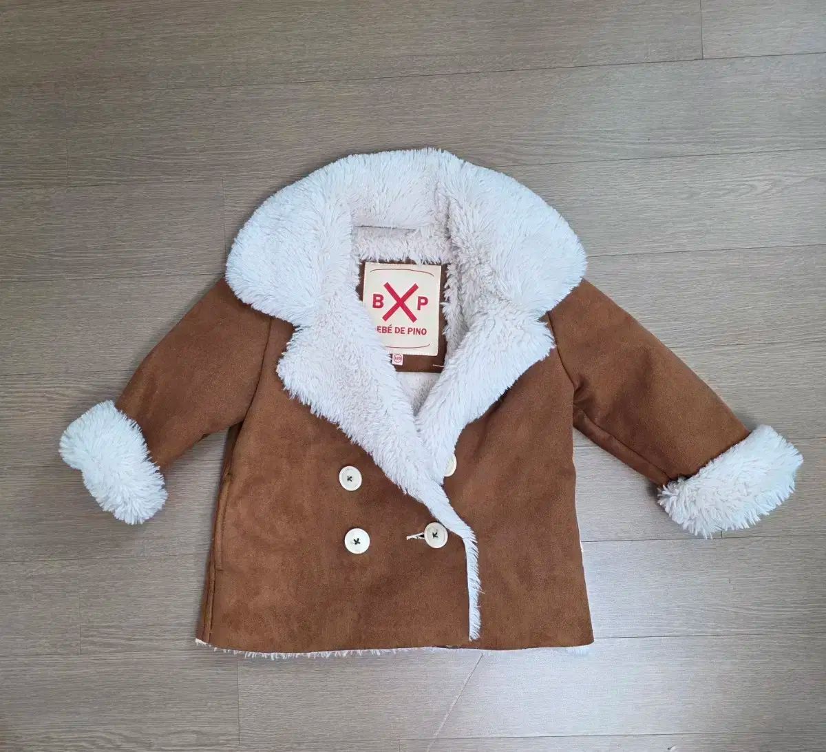 【HOT，限定SALE】 BEBE DE PINO ユア ムートン ジャケット (サイズ 100) 送料込み アウター