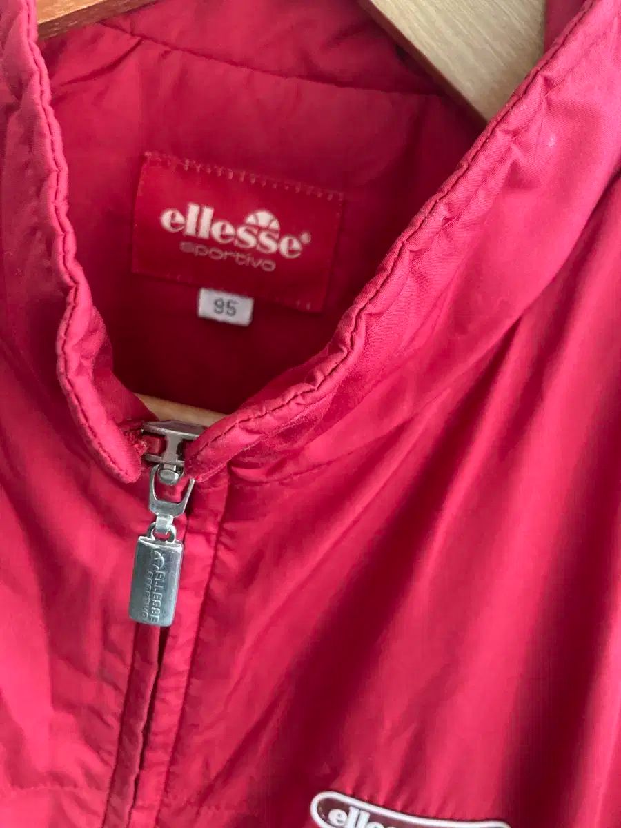 ellesse レッド ウィンドブレーカー アウター - メルカリ ellesse レッド ウィンドブレーカー アウター - メルカリ