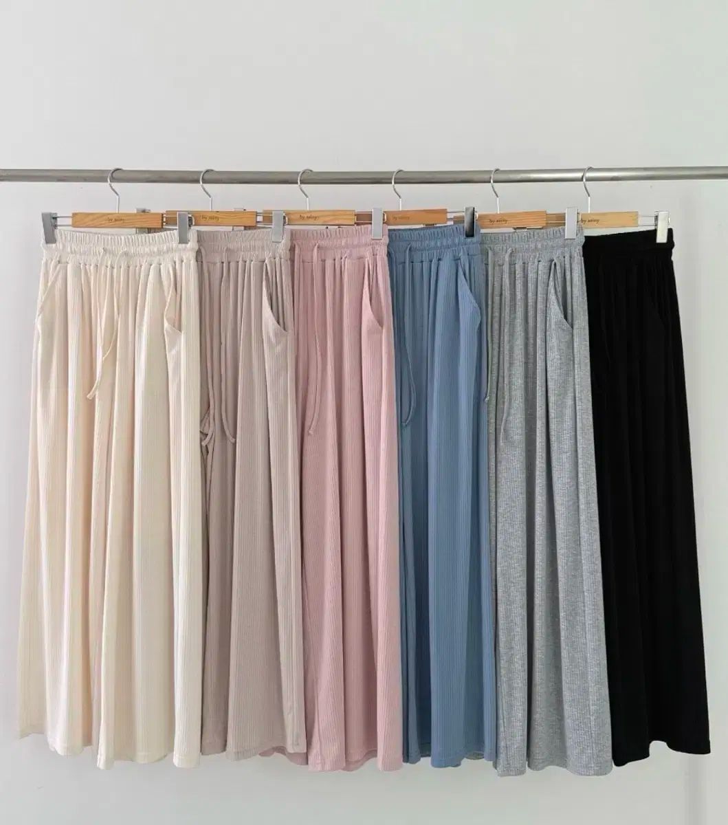 バイシニー とろみ素材ゴージパンツ グレー