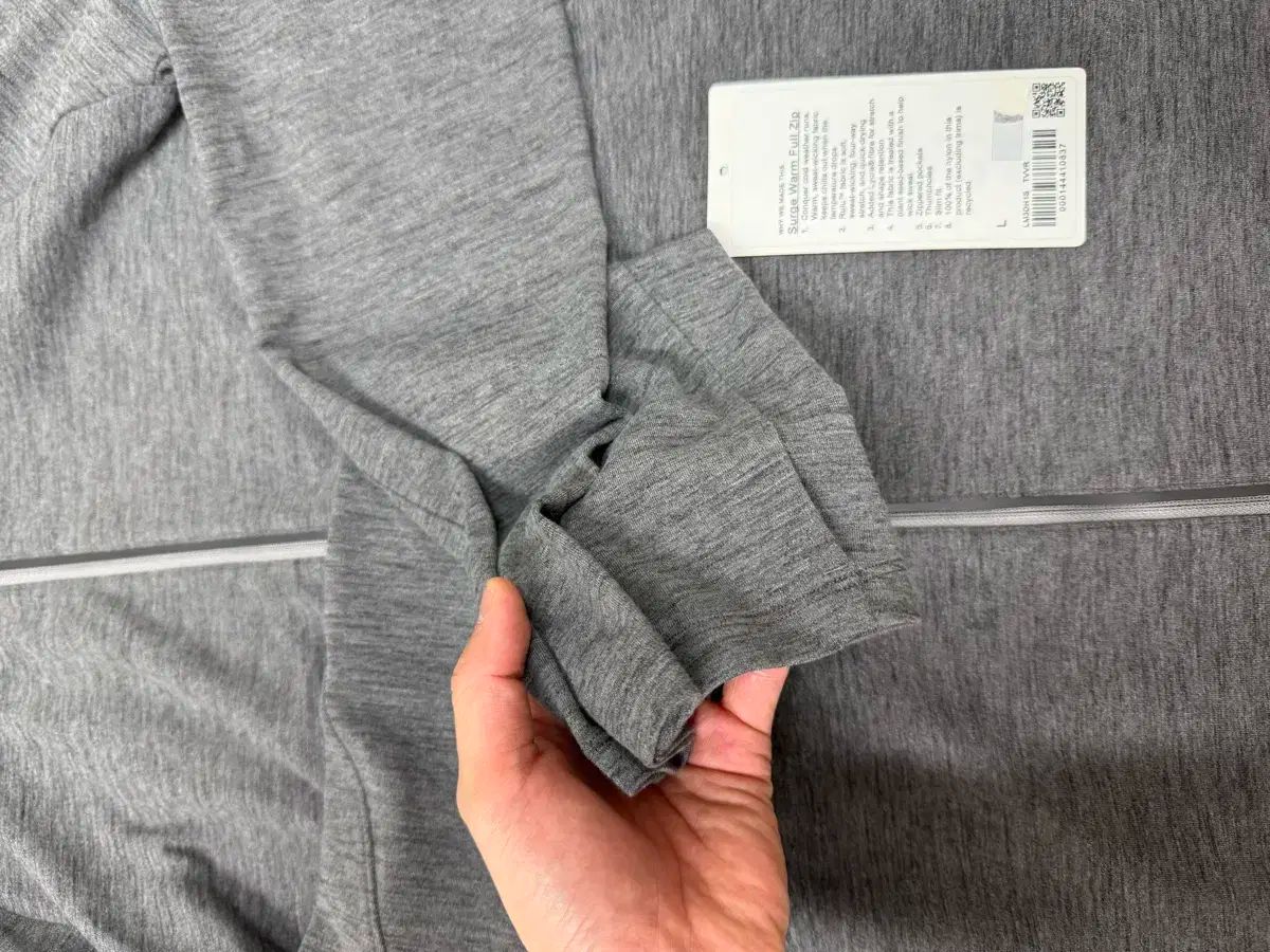 ルルレモン サーマル フーディ ジップアップ L サイズ ジップアップフーディなので まずは活用度が高く