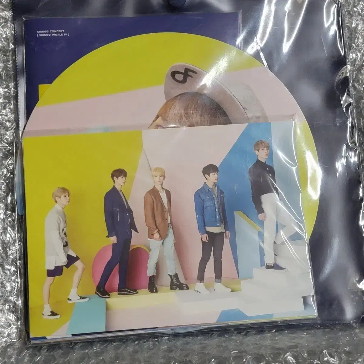 SHINee ジョンヒョン JONGHYUN コンサート グッズ WORLD V STATIONERY KIT 団体 集合 バッジ