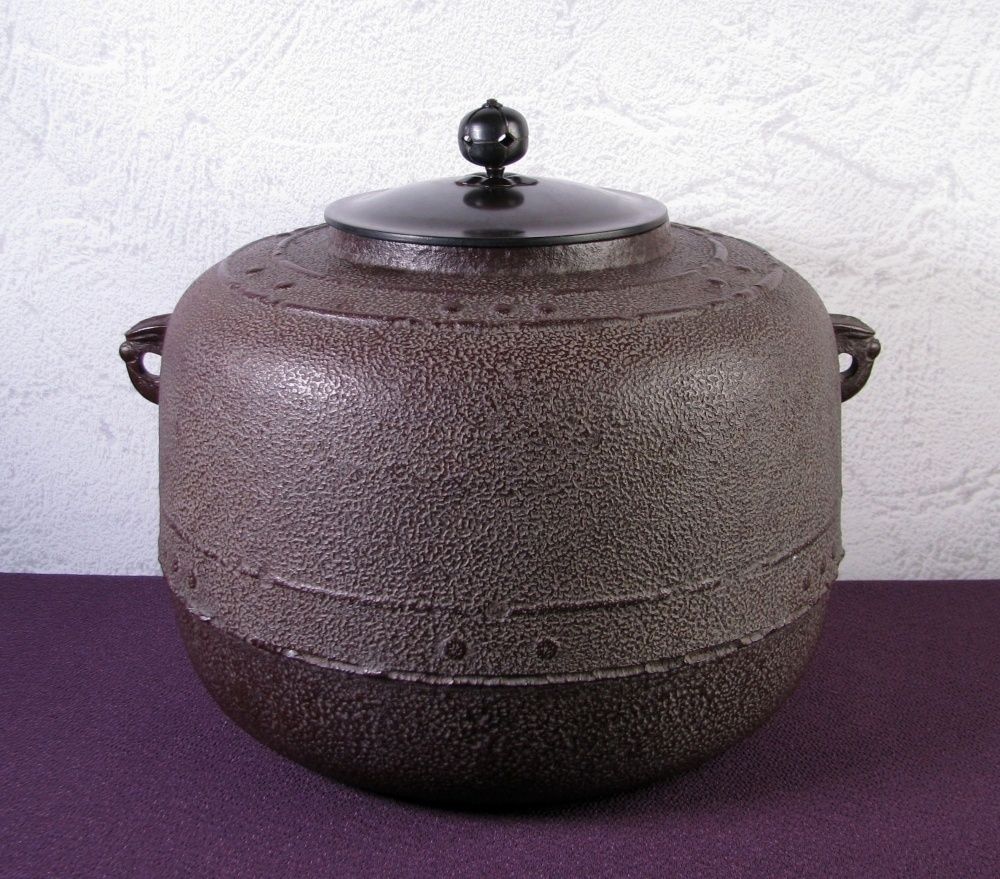 釜師：人間国宝 高橋敬典 鉄釜 高さ：21.5cm 重さ：4.2kg 未使用品 共