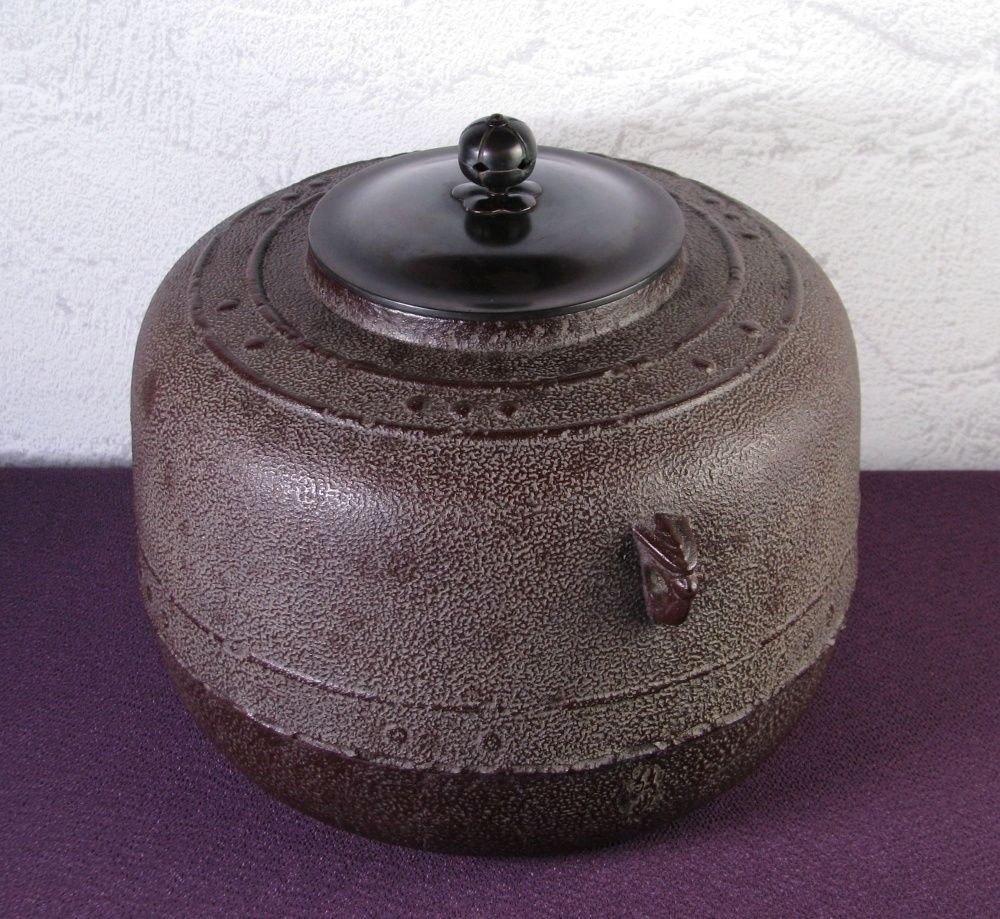 釜師：人間国宝 高橋敬典 鉄釜 高さ：21.5cm 重さ：4.2kg 未使用品 共