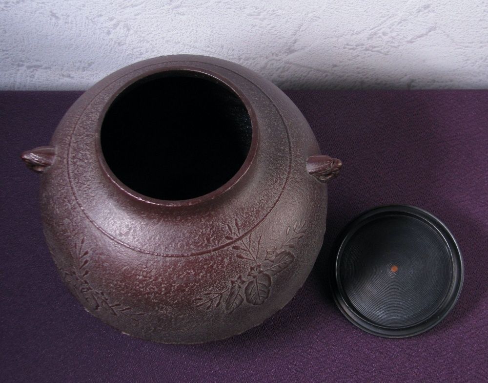 茶道具　人間国宝　釜師　高橋敬典作　桐地紋　真形釜　共布共箱　V　R8334B 茶道具 人間国宝 釜師 高橋敬典作 桐地紋 真形釜 共布共箱