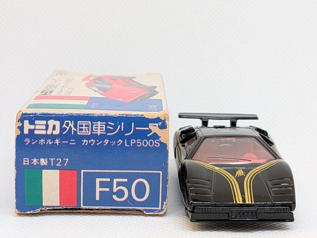 トミカ外国車シリーズ　ランボルギーニ カウンタックLP500S ブラック TOMY 外国車シリーズ トミカ ランボルギーニ カウンタックLP500S/黒/金