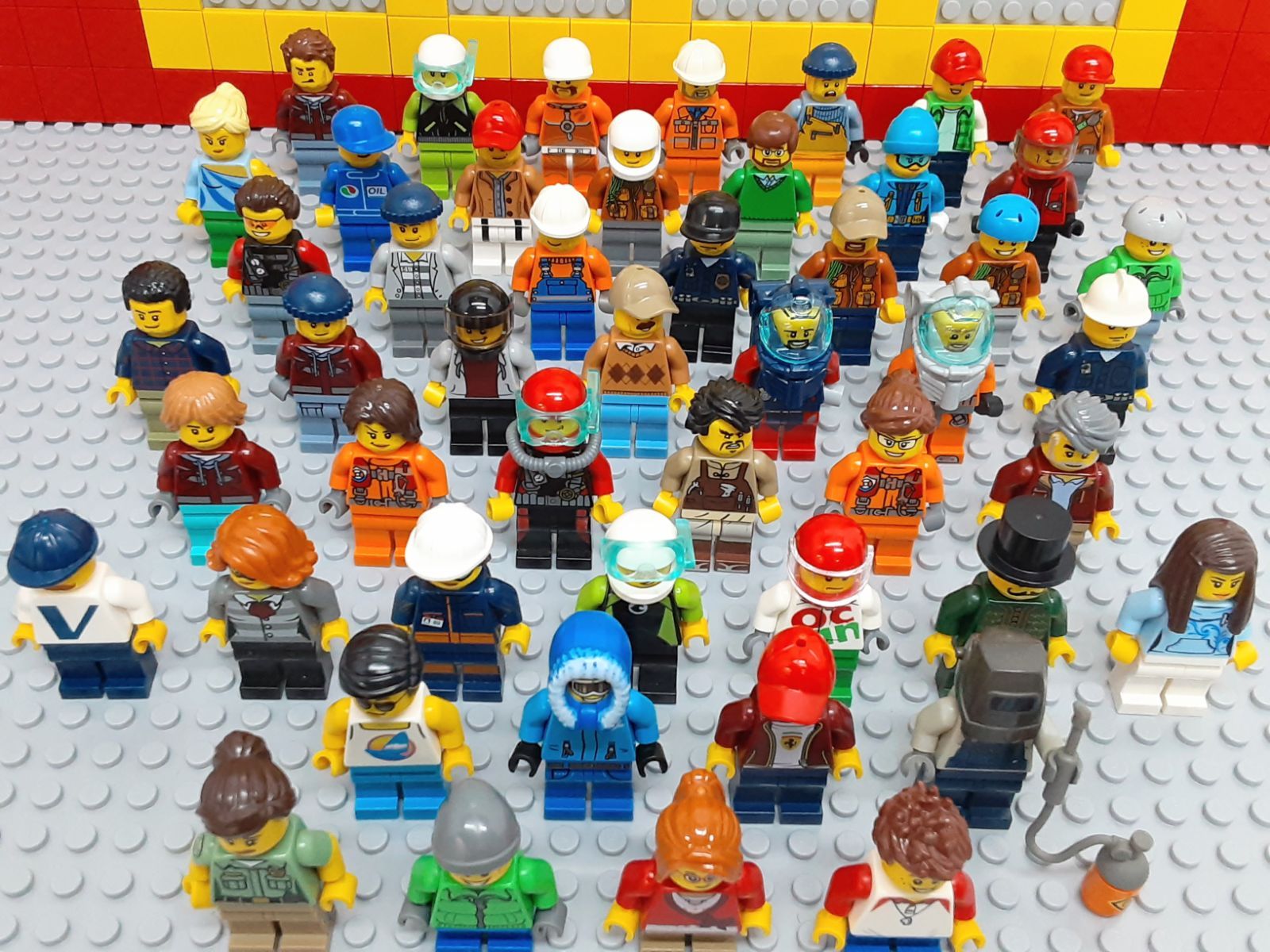 住民 レゴ ミニフィグ 大量50体 子供 警察官 泥棒 ダイバー 作業員 など 人形 シティ ミニフィギュアシリーズ