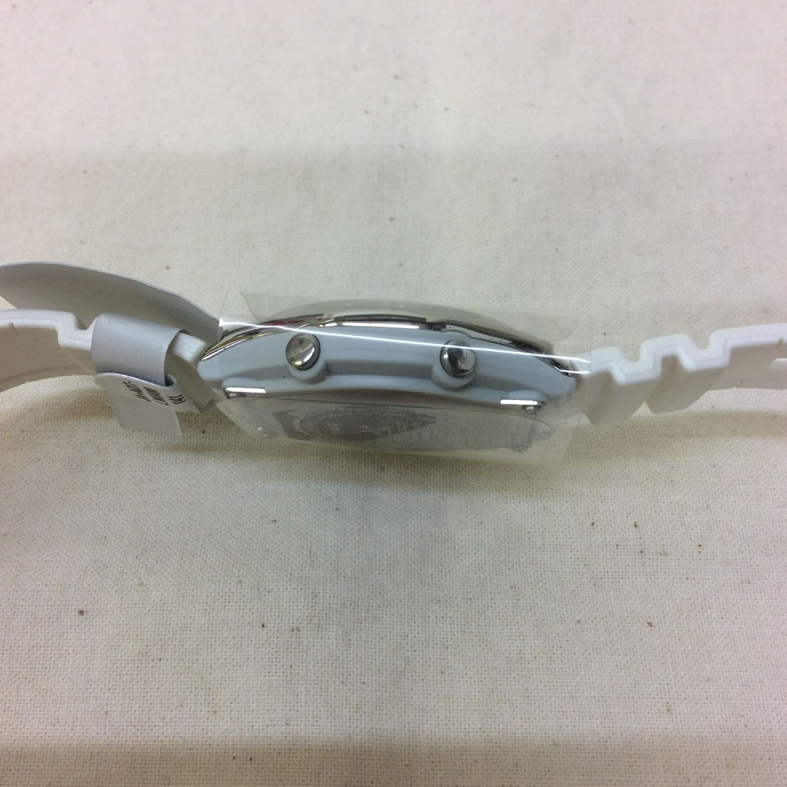 ソーラー電波腕時計